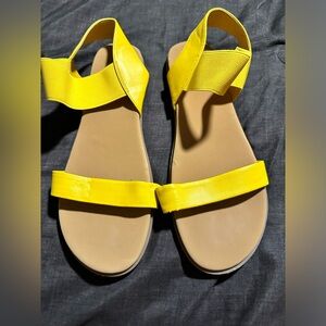 Comfort est 1946 sandals